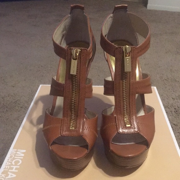 Michael Kors Berkley Platform - Picture 2 of 4